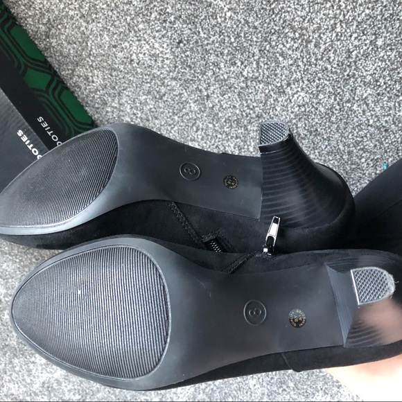 East  5th Avenue black Seude booties! Size 8M - Picture 4 of 11